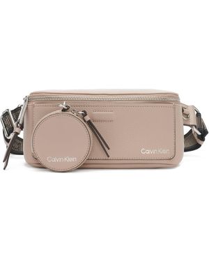 【レディース】  Millie Monogram Belt バッグ Calvin Klein Millie Monogram Belt Bag in Brown | Lyst