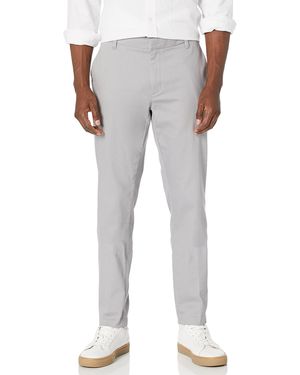 Amazon Essentials Pantaloni Chino Aderenti Elasticizzati con Parte Piatta sul Davanti Resistenti alle Pieghe Uomo - Grigio