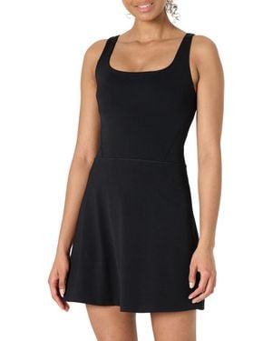 Amazon Essentials Abito da Tennis Tecnico in Formflex Morbidissimo con Reggiseno e Shorts integrati Donna - Nero