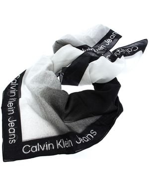Calvin Klein Spry Flower Shawl 130x130 Floral Print - Mettallic
