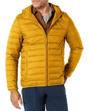 Amazon Essentials Piumino Leggero con Cappuccio Impermeabile e Ripiegabile Uomo - Giallo