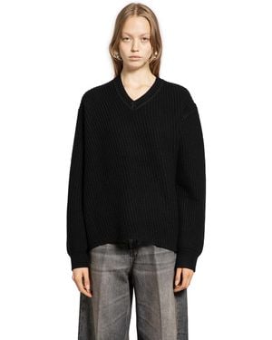 6397 Angled Rib V-Neck - Black