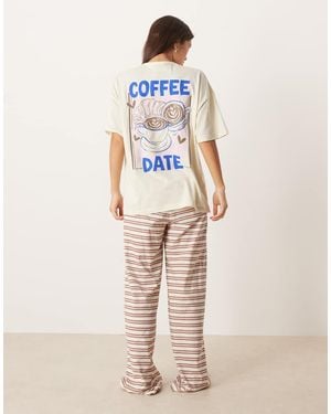ASOS Pijama Marrón De Camiseta Extragrande Y Pantalones De Pernera Ancha Con Estampado De Café De - Neutro