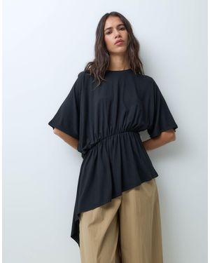 ASOS T-shirt mit asymmetrischem saum und taillierter taille - Blau