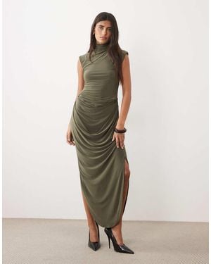 ASOS Maxi Jurk Met Schoudervullingen, Hoge Hals En Gedrapeerd Detail Op De Heup - Naturel