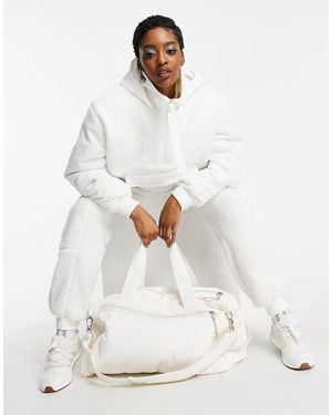 Ivy Park Adidas x – Wattierte Beuteltasche - Weiß