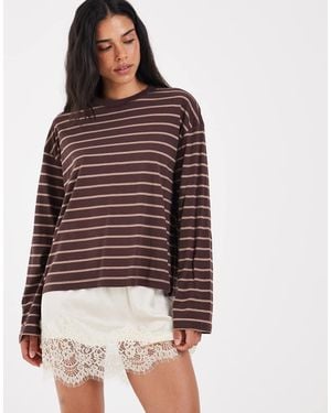 ONLY Top A Maniche Lunghe Con Scollo Rotondo A Righe Marroni - Rosso