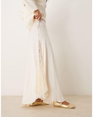 Free People Jupe satinée longue avec empiècement en dentelle - crème - Neutre