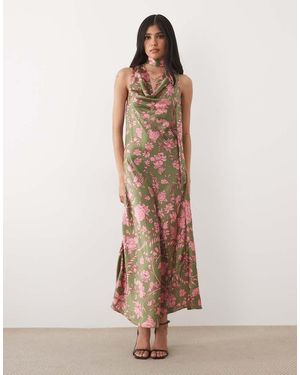 Hope & Ivy Vestido Maxi Satinado Con Cuello Desbocado Y Pañuelo, Estampado Floral Verde - Neutro
