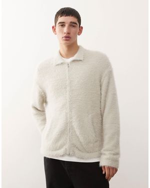 Weekday – flauschige strickjacke - Weiß