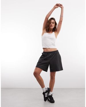 Weekday Pantalones Cortos Negro Apagado De Punto Liso De - Blanco