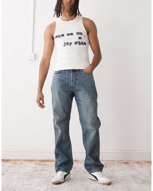 Weekday – space – relaxed fit jeans mit geradem schnitt und waschung - Blau