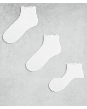 Monki 3 Pack Ankle Socks With Frill Edge - White
