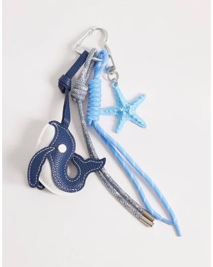 ASOS – taschenanhänger mit wal-design - Blau
