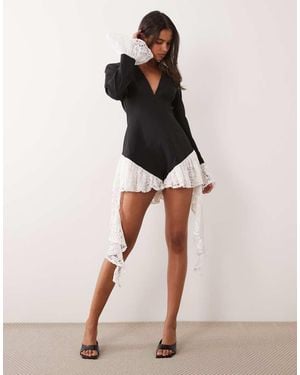 ASOS Mono Corto Con Escote Pronunciado Y Ribete De Encaje En Contraste En-Rojo - Neutro
