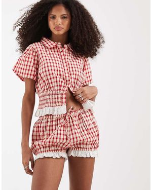 Neon Rose Pantaloncini Rossi A Quadri Con Bordi Con Volant - Rosso