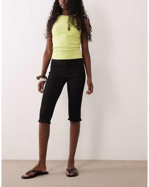 ASOS Pantalones Capri Negros Fruncidos Con Bajo De Volantes De Algodón