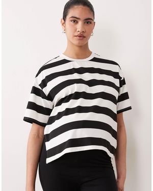 Mama.licious Mamalicious Maternity Boxy Cropped Split Side T-shirt - Black