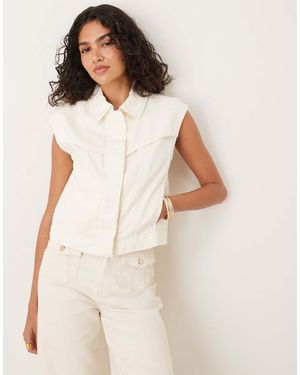 Mango Recht Mouwloos Western Gilet Met Blinde Knoopbies - Wit