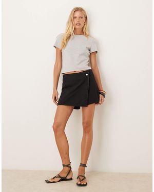 Mango Jupe-short ajustée avec bouton sur le côté - Neutre