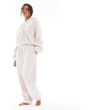 Loungeable Pantalones De Pernera Ancha De Felpa Con Patrón Ondulado Y En Relieve De (Parte De Un Conjunto)-Blanco