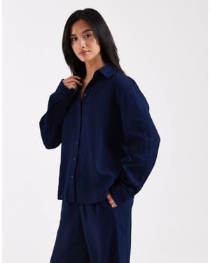 Only Petite – langärmliges seersucker-hemd - Blau