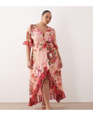 Hope & Ivy Plus Vestido Largo Rosa Cruzado Con Estampado Floral Variado Y Mangas Fluidas De - Rojo