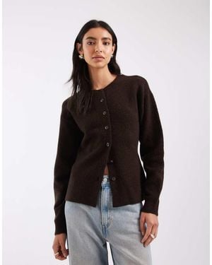 Vero Moda Cárdigan Con Cuello Redondo Y Cintura Entallada En Marrón Chocolate - Negro