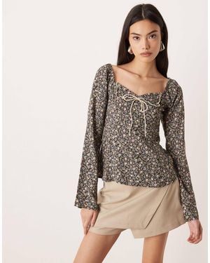 Nobody's Child Winslet Sweetheart Neck Scalloped Collar And Bow Detail Top - Natural