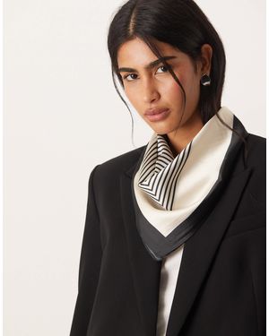 SUI AVA Contrast Striped Scarf - Black