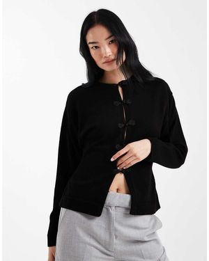 ASOS Cárdigan Moldeado Con Cierre De Nudos Decorativos Chinos De Punto Fino De - Negro