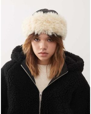 Weekday Gorro Y Blanco Hueso Con Ribete De Piel Sintética De - Negro