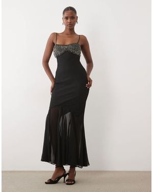 ASOS Camisole-maxikleid mit fransen, perlenbesatz, schräg geschnittenem oberteil und hohem, tiefem saum - Weiß