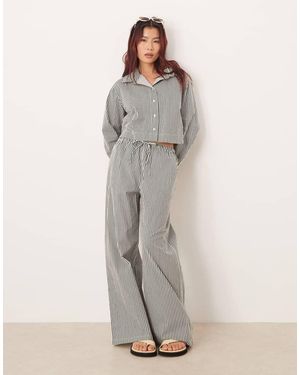 esmé studios Pantalones Playeros A Rayas Verdes Con Lazada En La Cintura De Esmee (Parte De Un Conjunto) - Gris