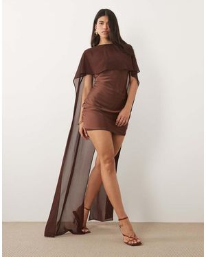 TFNC London Satijnen Mini-Jurk Met Mesh Cape En Rok - Bruin