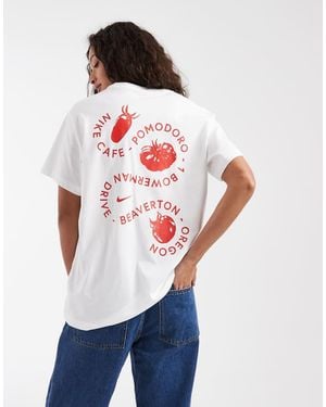Nike Classic Oversized Graphic Pomodoro T-Shirt - White
