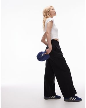 Topshop Unique Pantalon droit ajusté avec ourlet à pinces - Blanc