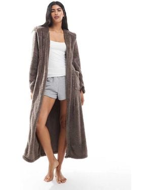 Loungeable Bata Larga Moca Con Capucha De Sherpa Suave - Neutro
