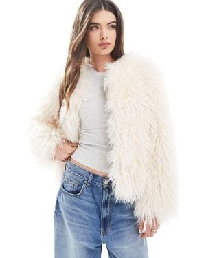 New Look shaggy Faux Fur Cropped Jacket - White