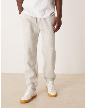Abercrombie & Fitch Jogger resserré aux chevilles en polaire avec logo emblématique - gris - Neutre