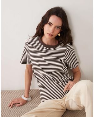 New Look Premium gestreiftes girlfriend-t-shirt - Braun