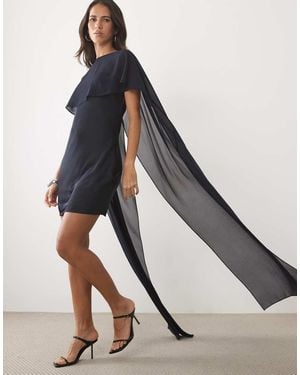 TFNC London Vestido Mini Palabra De Honor De Satén Con Capa De Malla En - Azul
