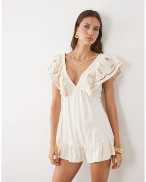 Miss Selfridge Playsuit mit stickerei und rüschen - Weiß