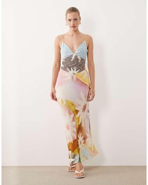 Never Fully Dressed Valeria - Wit