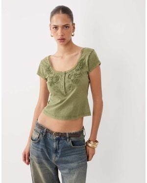 Miss Selfridge Top Henley Con Cuello Cuadrado Y Detalle Bordado En-Verde