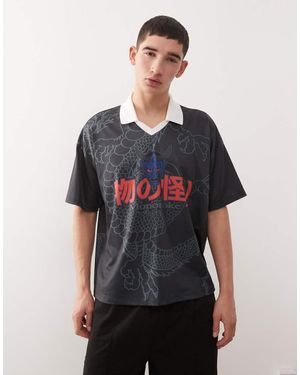 Collusion Camiseta Negra De Corte Cuadrado Con Diseño De Fútbol, Gráfico Y Solapas De - Negro