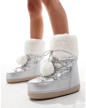 Public Desire Aster Snowboots With With Faux Fur Trim And Pom Pom Detail - Gray