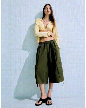 Bershka Cargo Bermuda Shorts With Elastic Waistband - Green