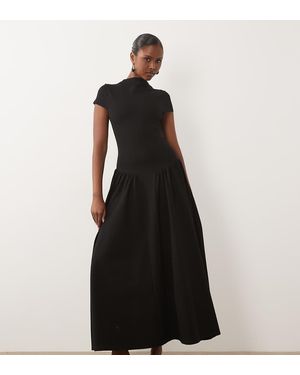 Kaiia Vestido Largo Exclusivo De Cuello Alto, Manga Corta, Corte Fit And Flare, Con Detalle De Basque Y Cintura Baja - Negro