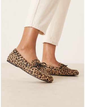 ASOS – mirth – loafer mit leopardenmuster und lederschleife - Natur